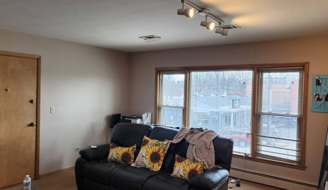 Charming 1-bedroom apartment with AC, WiFi in phenomenal Park Ridge