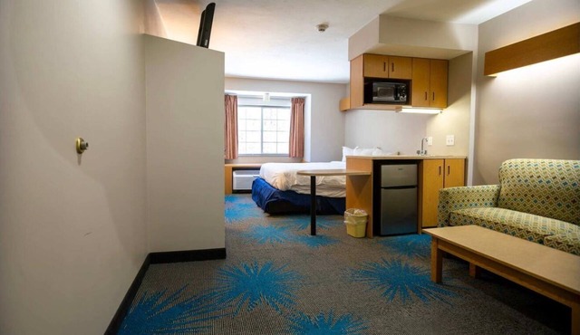Charming 1-bedroom apartment with AC & Breakfast in Sturbridge