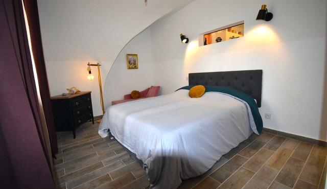 Charming 1-bedroom apartment in the historic village centre of Remoulins