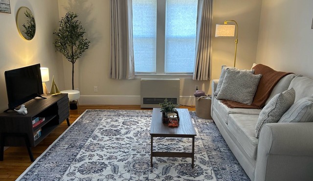 Charming 1-bedroom apartment in Brunswick with AC, WiFi near Bowdoin College