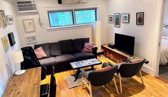 Charming 1-bedroom apartment with AC in vibrant Cambridge