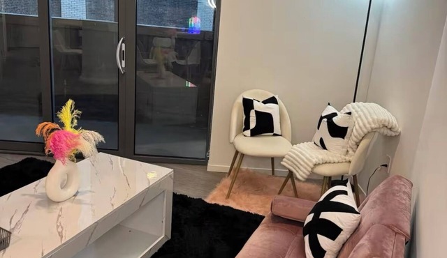 Charming 1-bedroom apartment in wonderful Cleveland with fitness room, game room