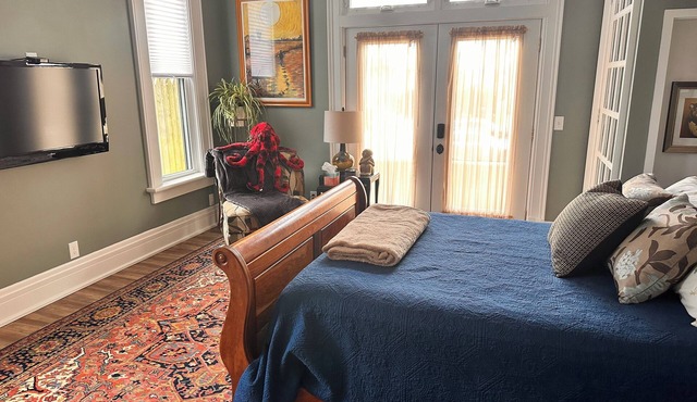 Charming 1-bedroom apartment in lovely Historic Covington with modern amenities