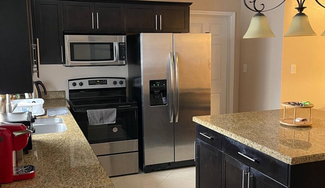 Charming 1-bedroom apartment in lovely Hollywood, Fl with WiFi, AC
