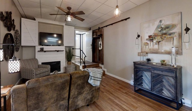 Charming 1-bedroom apartment with WiFi, AC in downtown Kalispell Main Street