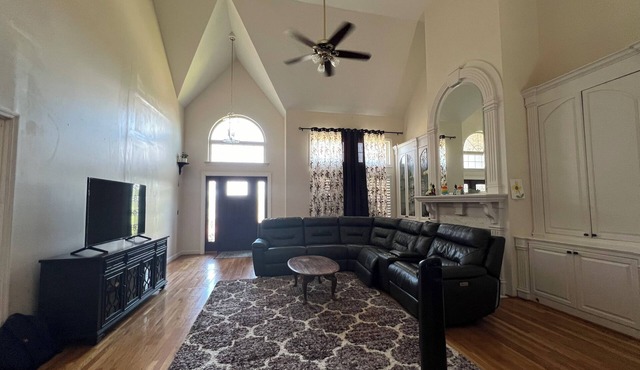 Charming 1-bedroom apartment without a kitchen, in amazing Nashville