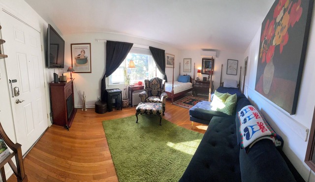 Charming 1-bedroom apartment in fabulous Princeton with WiFi, AC