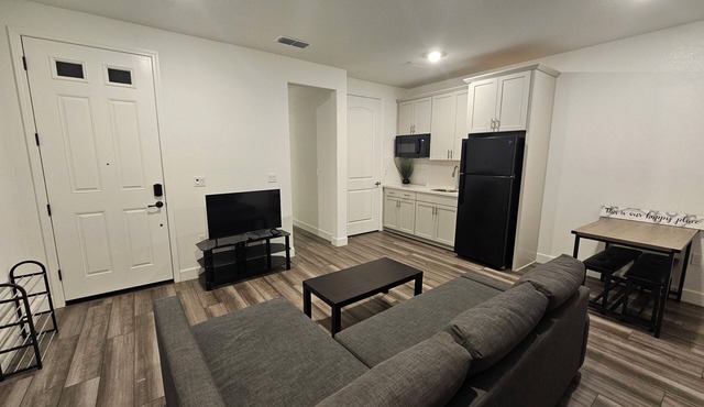 Charming 1-bedroom apartment in marvelous Roseville with WiFi, AC