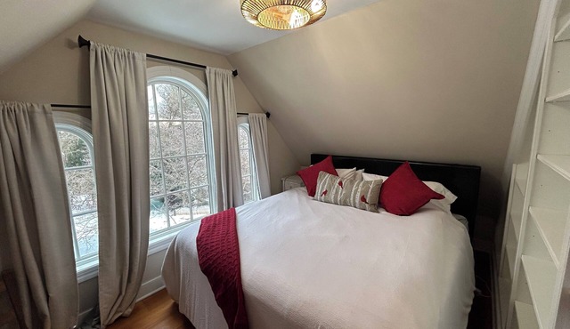 Charming 1-bedroom apartment in Old Town Warrenton, walkable to Main Street