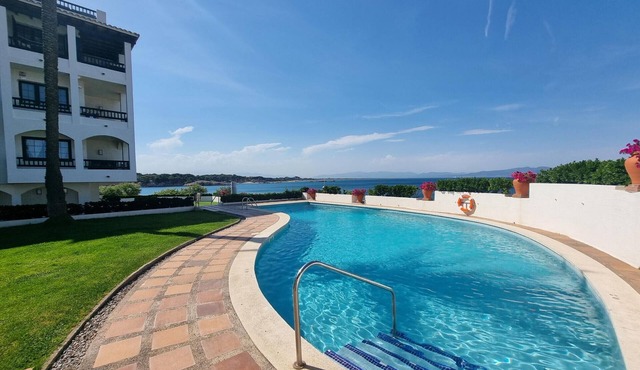 Charming 1-bedroom apartment with large terrace and communal pool, 50m from the beach