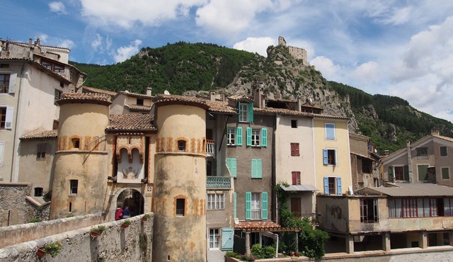 Charming 1 bedroom-apartment in medieval village, 1 hour from Nice