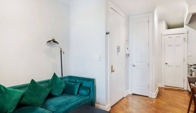 Charming 1-Bedroom Apartment in the Heart of EV