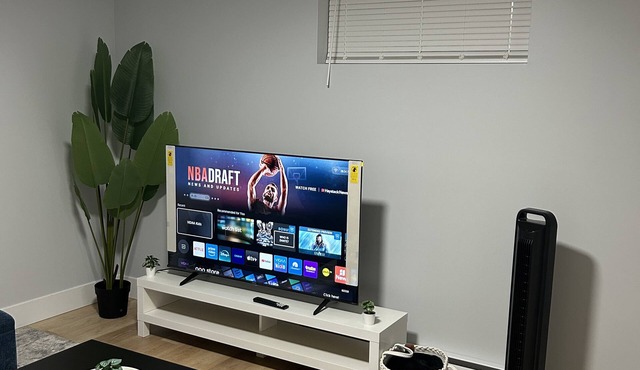 Charming 1-bedroom apartment in enchanting Moncton with WiFi