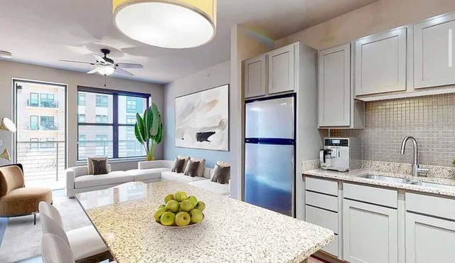 Charming 1-bedroom apartment in delightful Addison with WiFi, fitness room