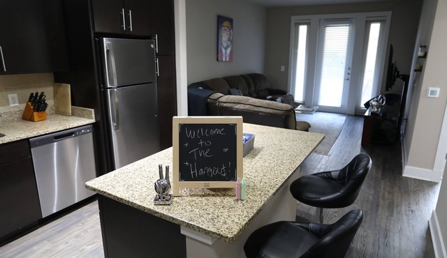 Charming 1-bedroom apartment in delightful Addison with WiFi, AC, fitness room