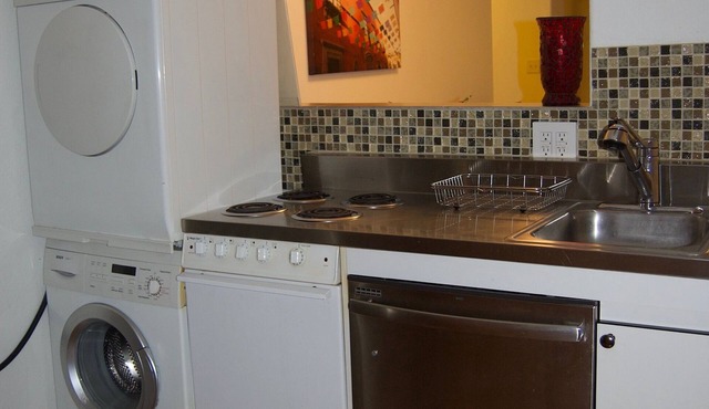 Charming 1-bedroom apartment in marvelous Boulder with gardens all around.