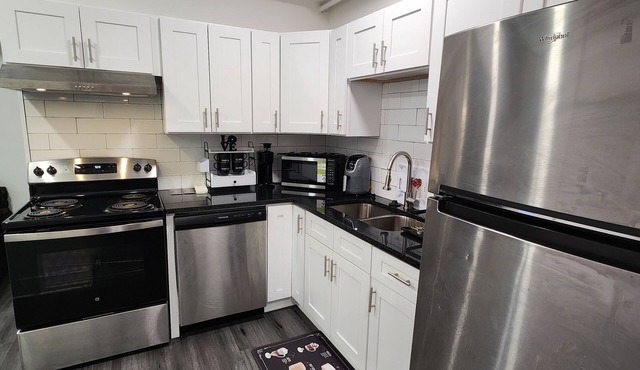 Charming 1-bedroom apartment in Detroit with AC, WiFi