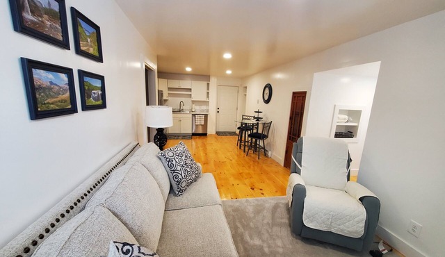 Charming 1-bedroom apartment in delightful Manlius, on a beautiful flower farm!