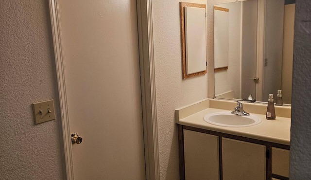 Charming 1-bedroom apartment in delightful Vallejo in a safe gated community,