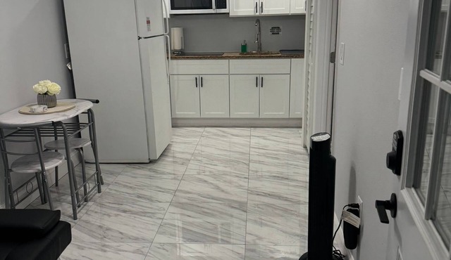 Charming 1-bedroom apartment with AC, WiFi in peaceful Valrico