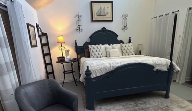 Charming 1-bedroom apartment Tranquil Pondside- 5mins from downtown