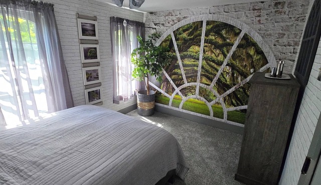 Charming 1-bedroom apartment minutes from Ricketts Glenn State Park.