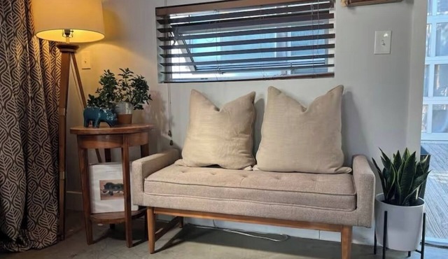 Charming 1-bedroom apartment with WiFi, AC in wonderful Denver