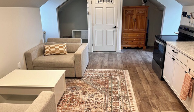 Charming 1-bedroom apartment with AC, WiFi in Draper - Skiing & Mountain Biking