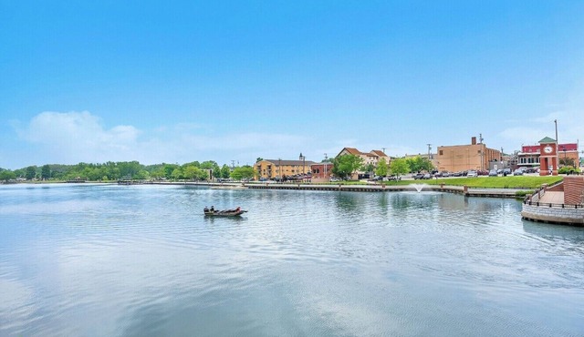 Charming 1-bedroom Apartment in Wonderful Hobart by picturesque Lake George