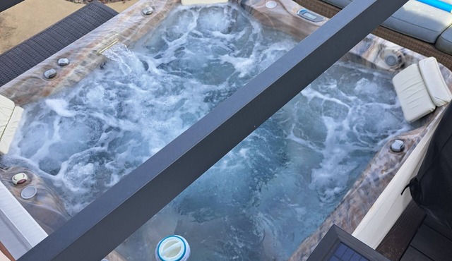 Charming 1-bedroom apartment with WiFi, AC in delightful Monaca