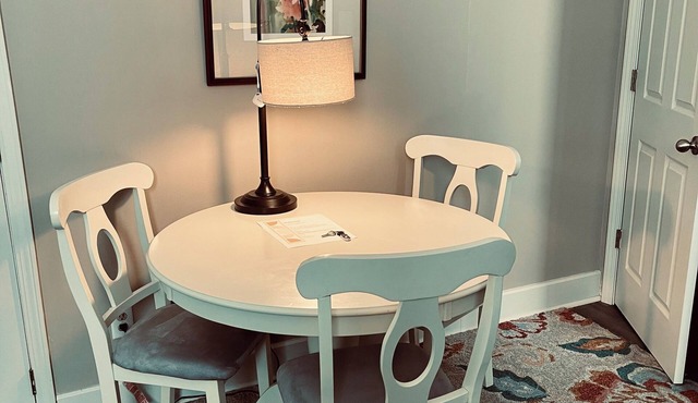 Charming 1-bedroom apartment in fantastic Warren with AC