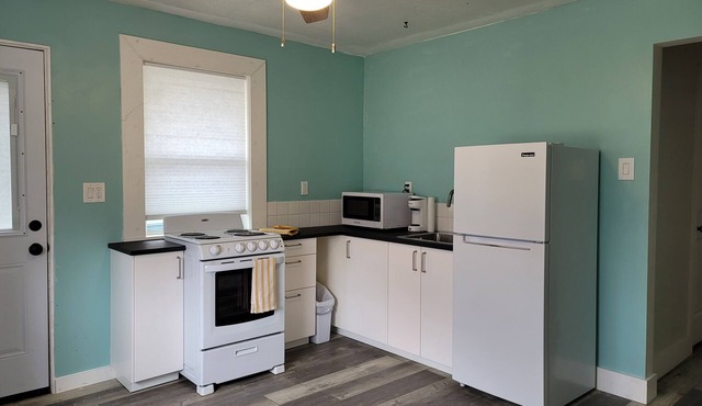 Charming 1-bedroom apartment in center of Allen with WiFi, AC, park and more