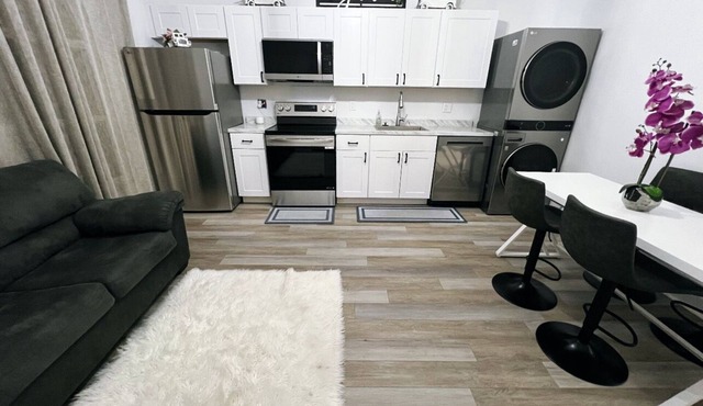 Charming 1-bedroom apartment with pool, WiFi, AC centrally located!