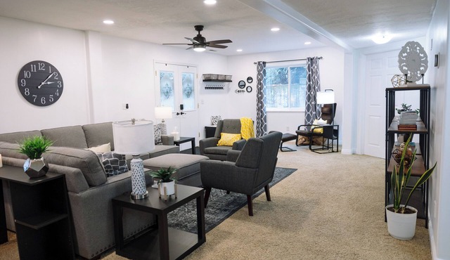 Charming 1-bedroom apartment between the canyons with HOT TUB and FREE Breakfast