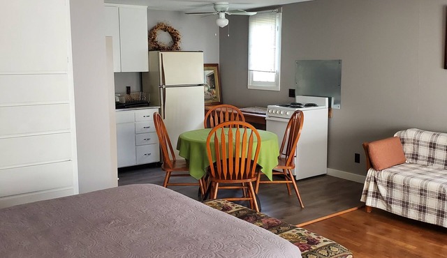 Charming 1-bedroom apt Buffalo WY, on creek, AC, WiFi, & 1 block from downtown.