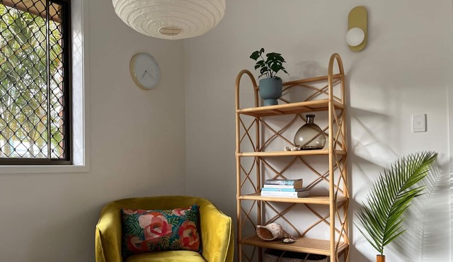 Charming 1 bedroom apartment by the sea - 4 mins from everything