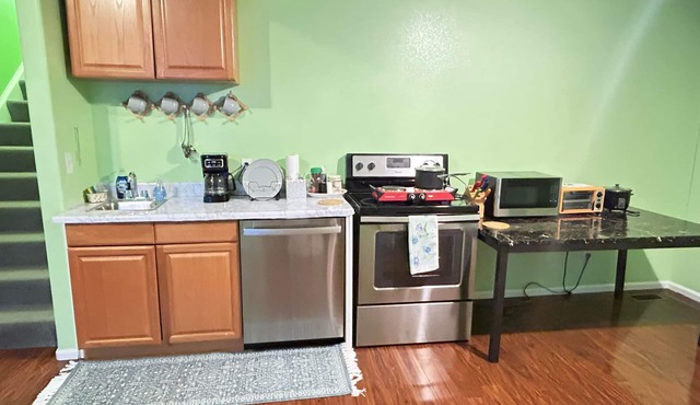 Charming 1-bedroom basement, 962 sq ft with WiFi, AC in delightful Littleton