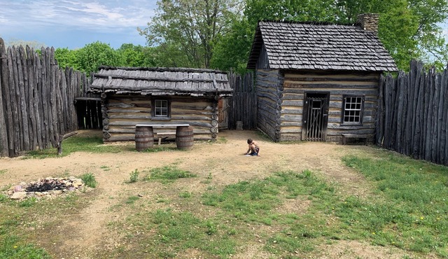 Charming 1-bedroom boat in brilliant Galena with AC