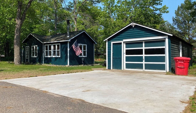 Charming 1-bedroom cabin with AC in the beautiful Brainerd Lakes Area!
