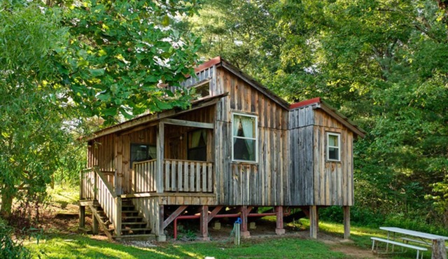 Charming 1-bedroom cabin in wonderful Jamestown with WiFi, AC
