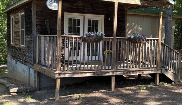 Charming 1-bedroom cabin in pleasant Critz for a cozy getaway