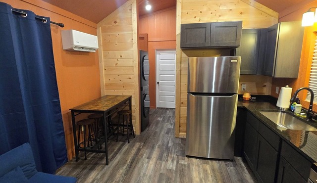 Charming 1-bedroom cabin in Hooks with no cleaning fees!