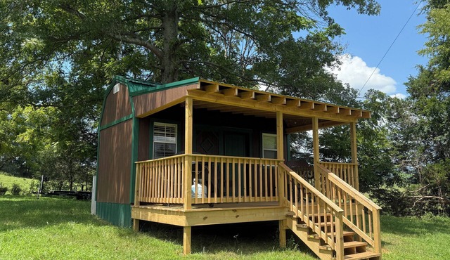 Charming 1-bedroom cabin in delightful Sparta with AC