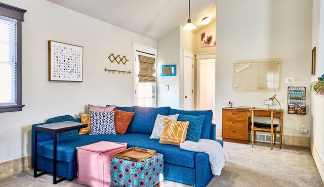 Charming 1-bedroom Carriage House in the best neighborhood in Longmont