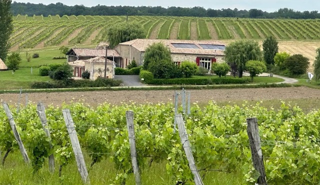 Charming 1-bedroom cottage in enchanting Esclottes with AC