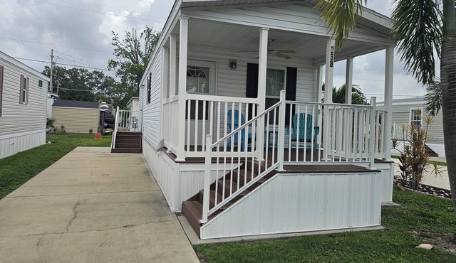 Charming 1-bedroom cottage in delightful Bradenton with fitness room, AC