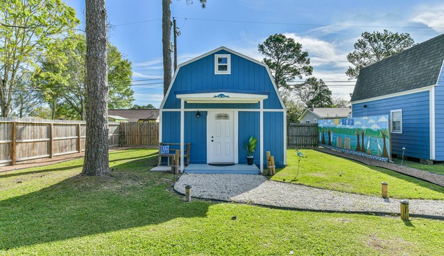Charming 1-bedroom cottage in Dickinson,Tx with WiFi,