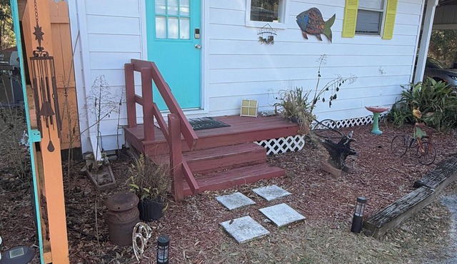 Charming 1-bedroom cottage with saltwater pool and AC in Dunnellon