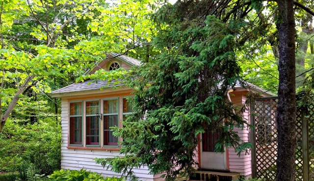 Charming 1-bedroom cottage near Lake Michigan