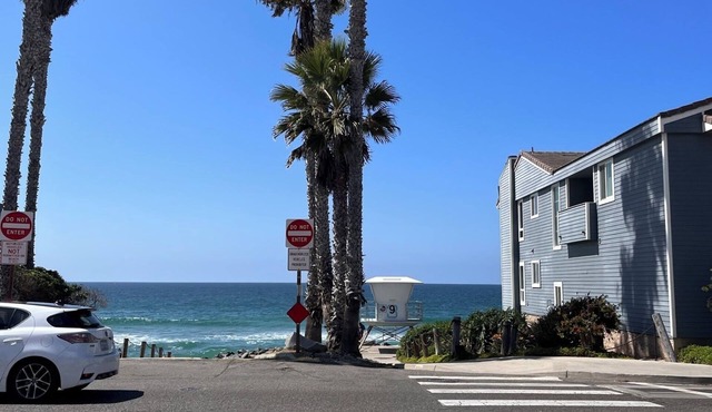 Charming 1-bedroom condo short walk to So. Oceanside beaches